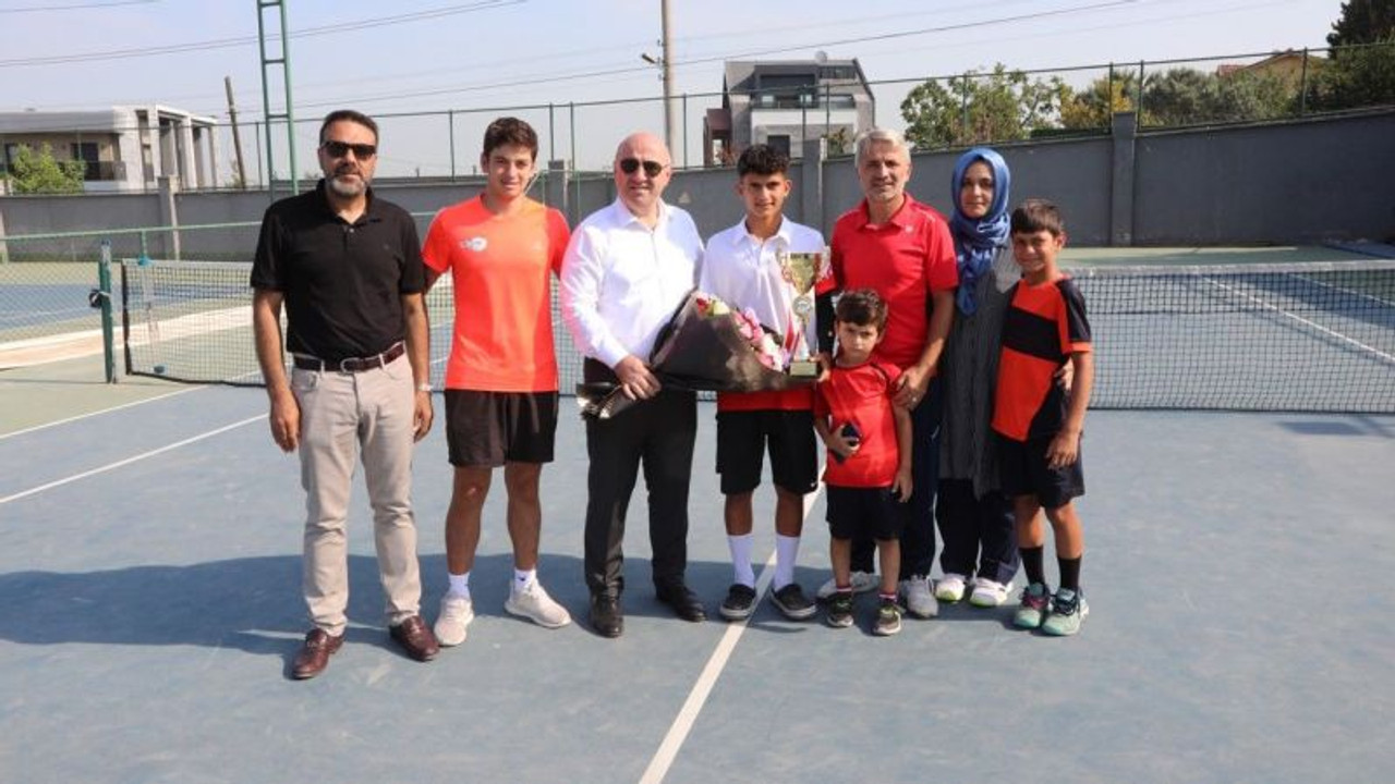 Başkan Bıyık, Emirhan Bulut’u İspanya’ya uğurladı