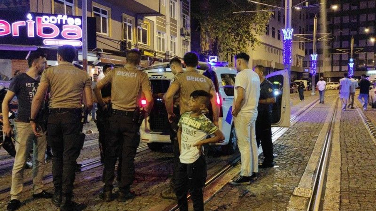 Alkollü şahıslar kafede taşkınlık çıkarttı!