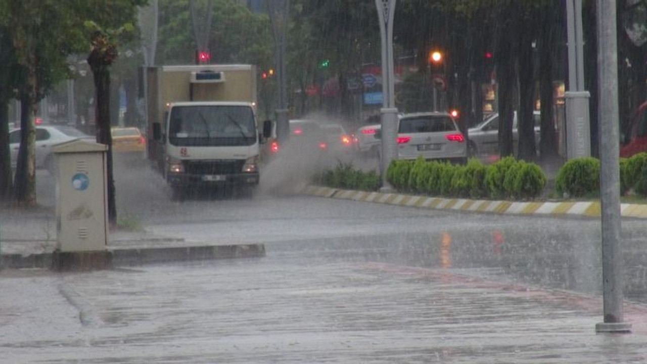 Kocaeli'de sağanak başladı