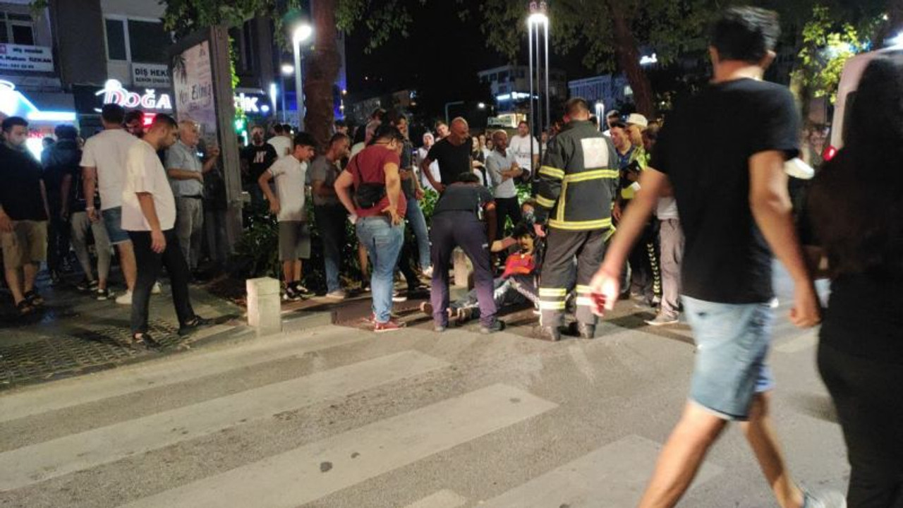 İzmit'te aniden otomobilin önüne çıkan motosiklet sürücüsü yaralandı
