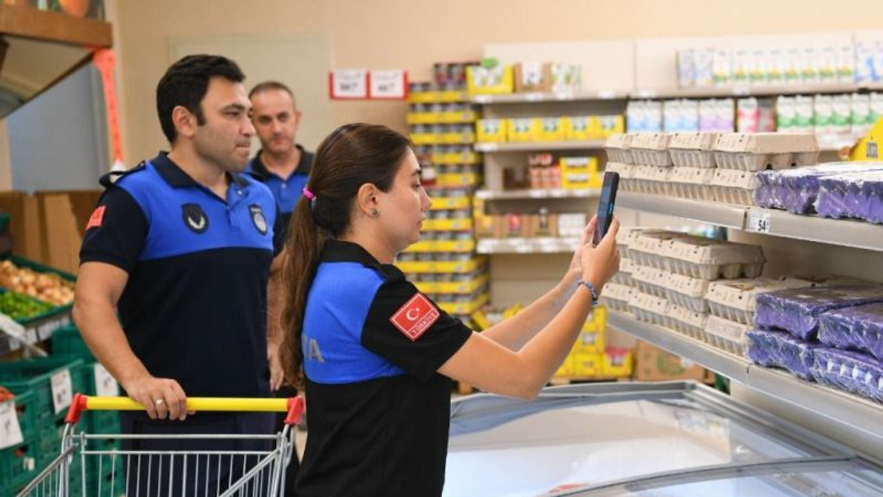 Zabıtalar market fiyatlarını denetledi