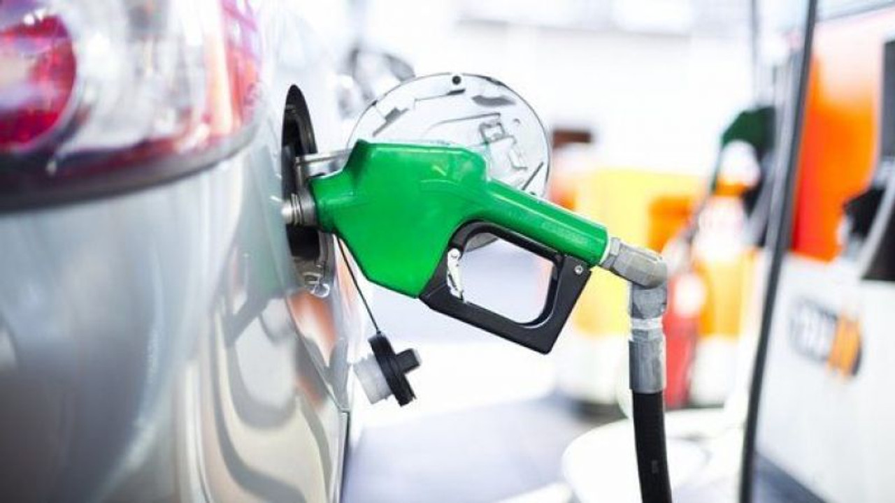 Benzinin fiyatı bir iniyor bir çıkıyor!