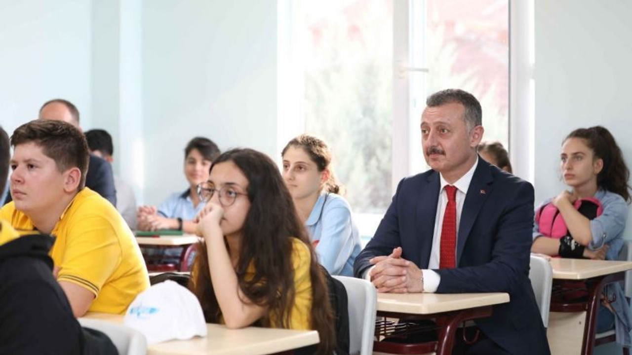 Büyükakın öğrencilere mesaj gönderdi