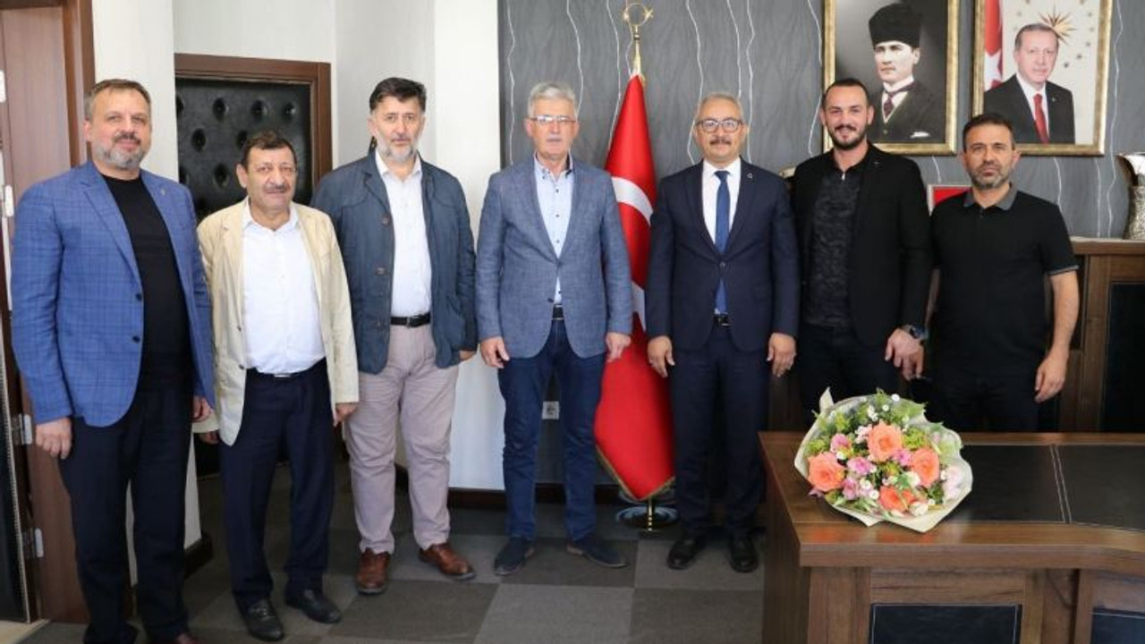 AKP ilk ders öncesi Akmenşen’i ziyaret etti