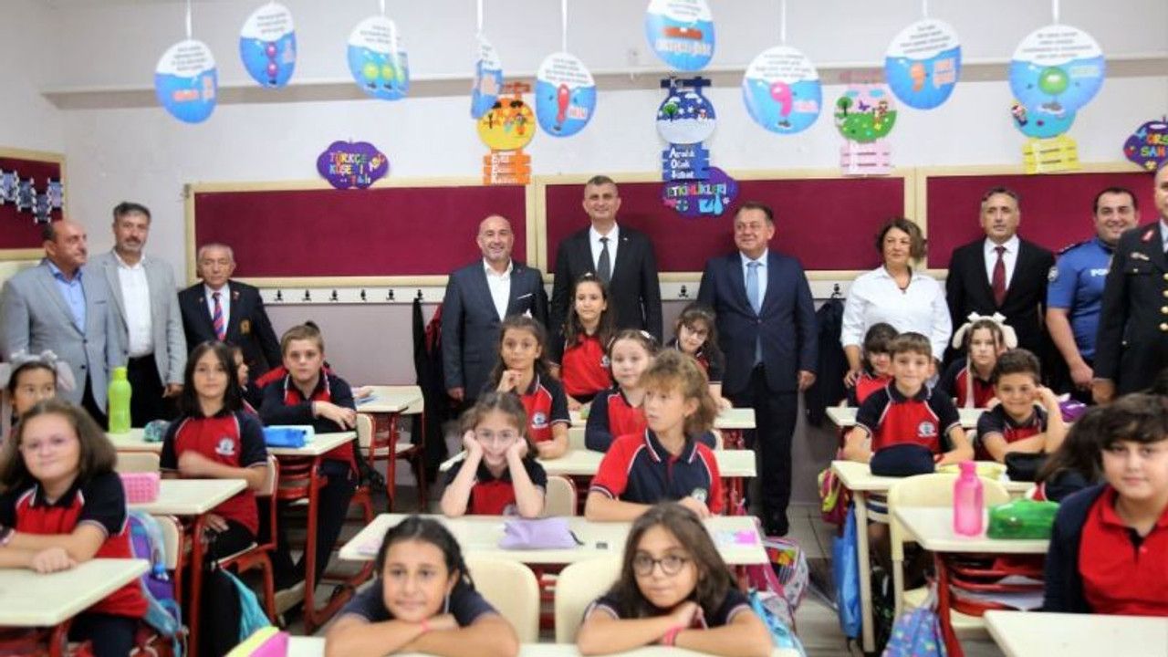 Başkan Sezer, öğrencileri ilk okul gününde yalnız bırakmadı