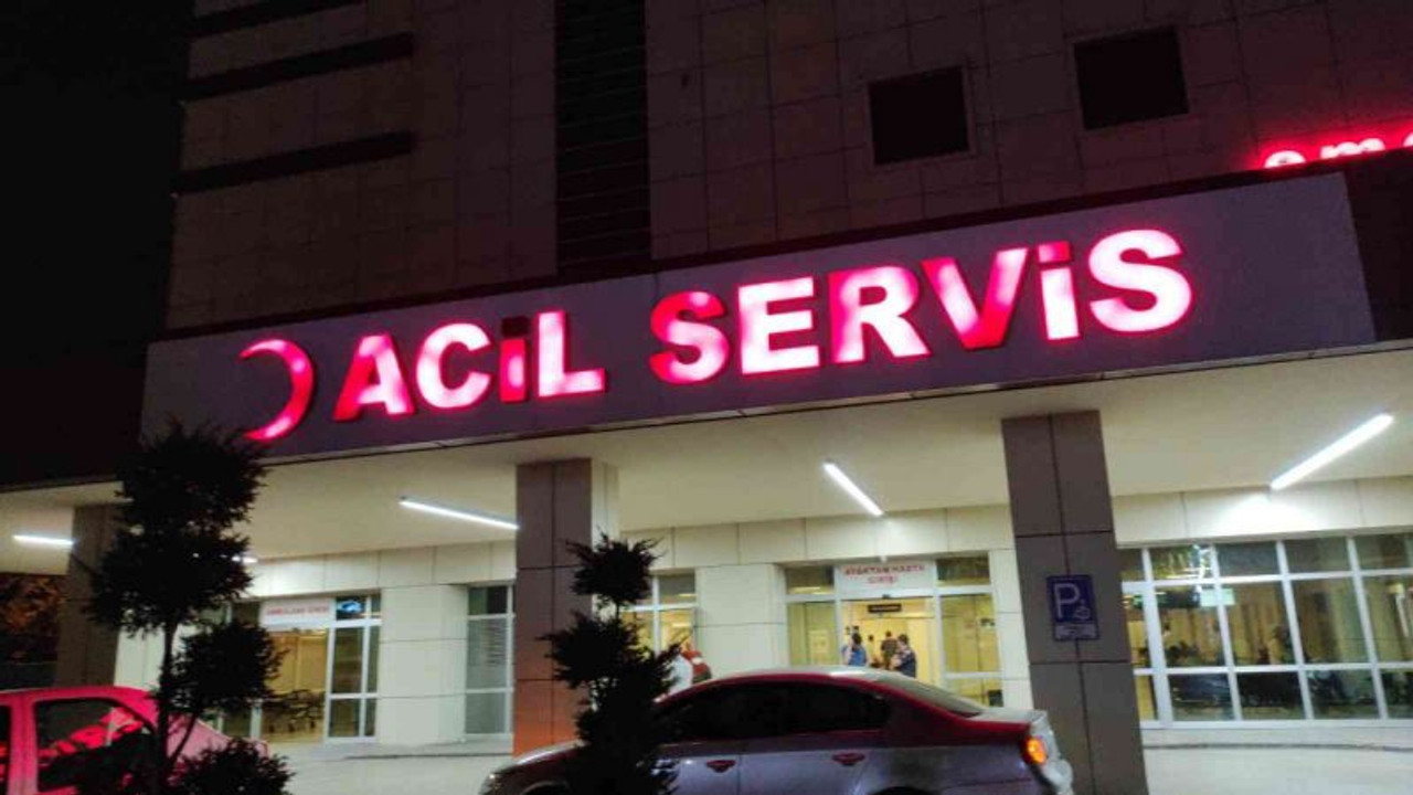 Annesine küfür etti diye jiletle saldırdı!