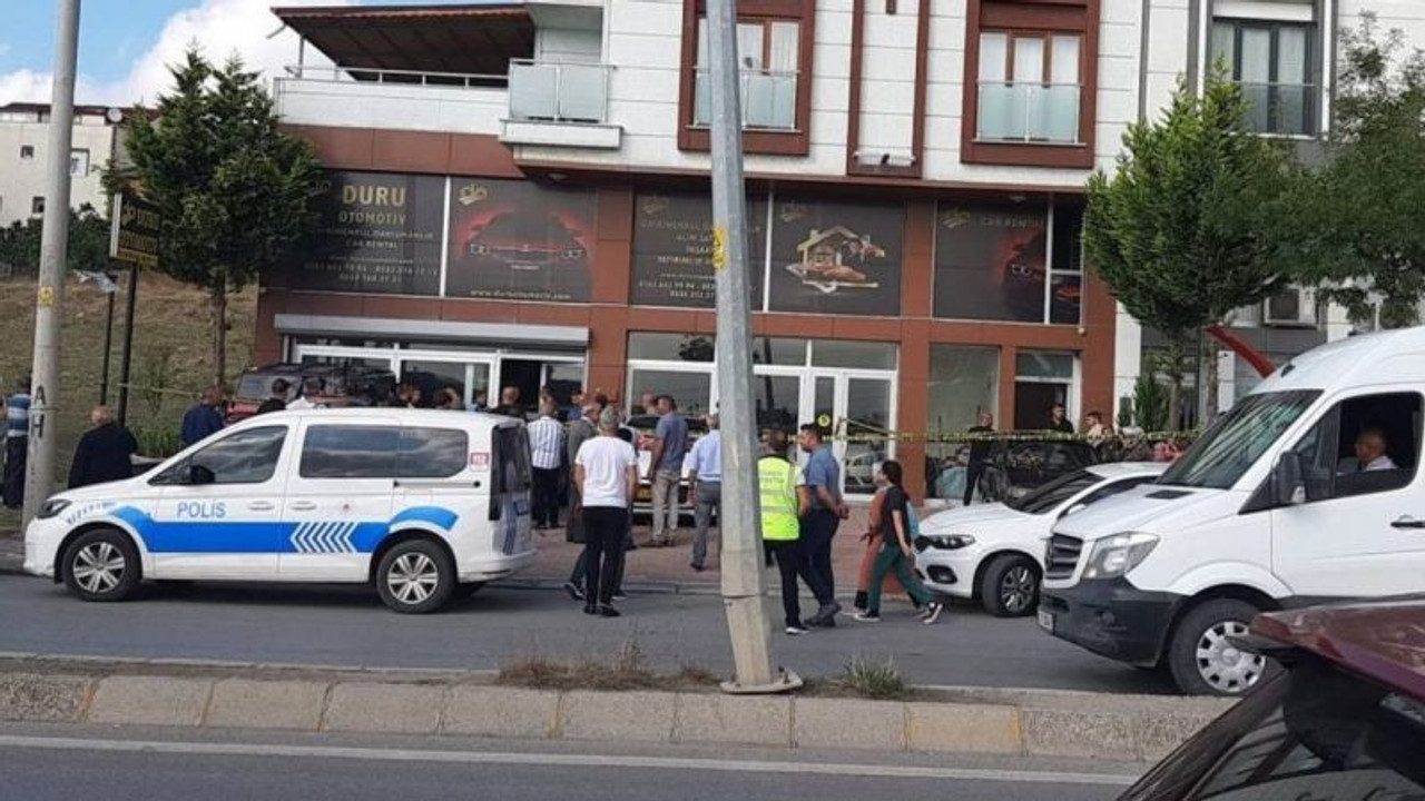 Oto galeri dükkanında şüpheli ölüm