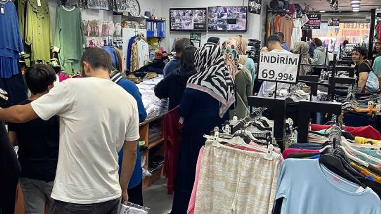 Okul üniformaları için sıraya girildi!