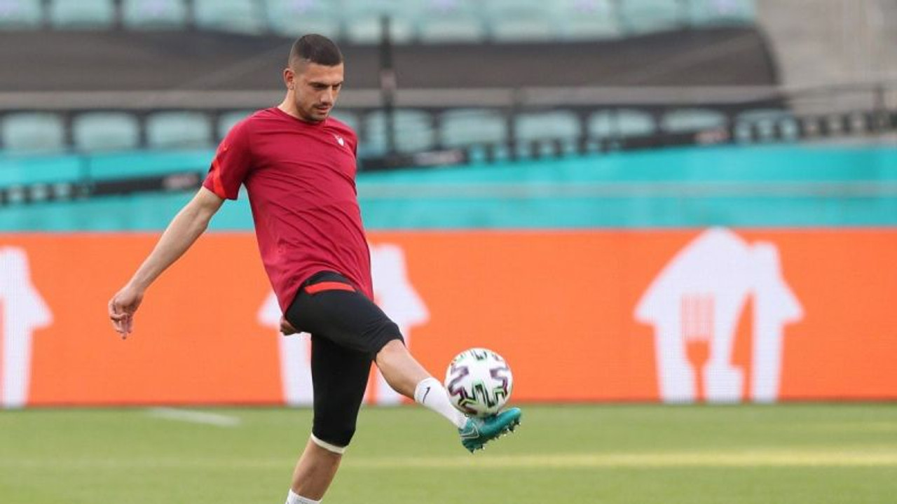 Demiral cenazeye katılmadı, çelenk yolladı