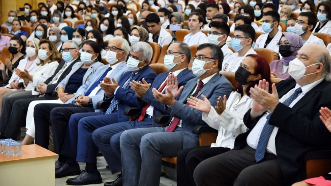 Tıp öğrencileri beyaz önlüklerini giydiler!