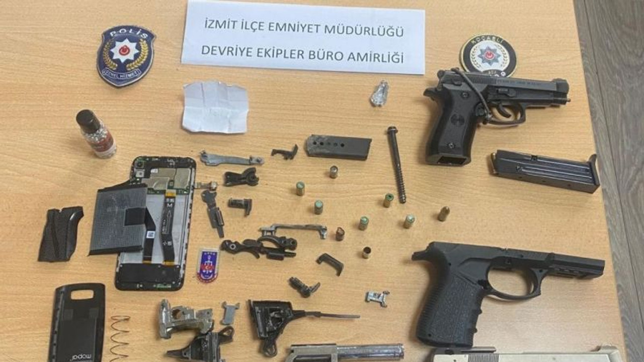 Şüphelinin evinde silah parçaları ve uyuşturucu madde bulundu