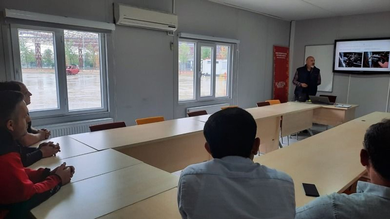 İtfaiyecilere asansörden kurtarma eğitimi!