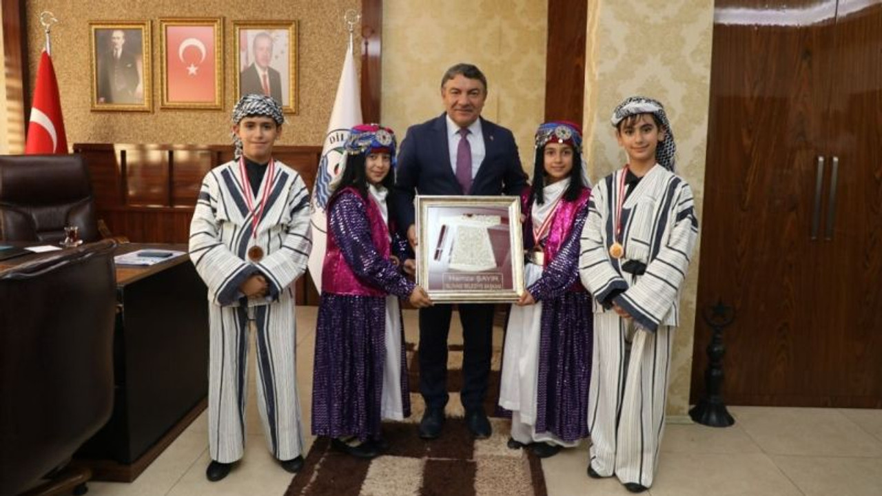 Halk oyunları yarışmasında başarı gösterdiler
