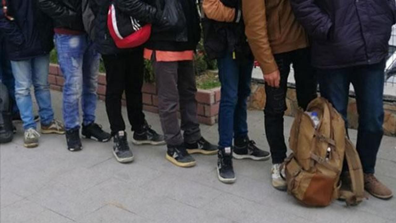Kocaeli’de 14 kaçak göçmen daha sınır dışı edildi