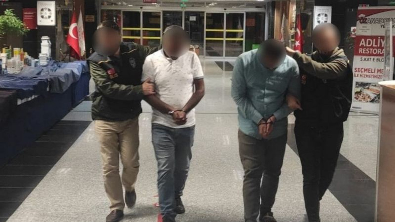 Kaçak göçmenlere aracılık eden 3 zanlı tutuklandı