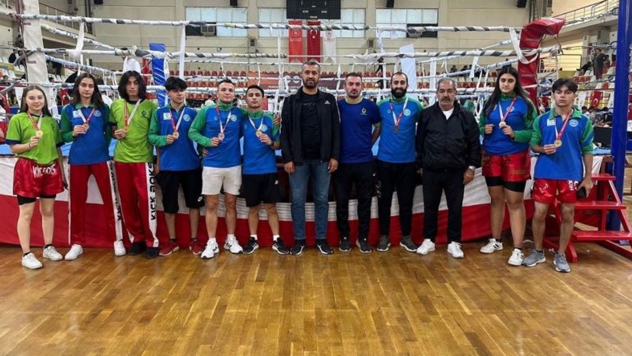 Çayırova Kickboks takımı, Denizli'den madalyalarla döndü