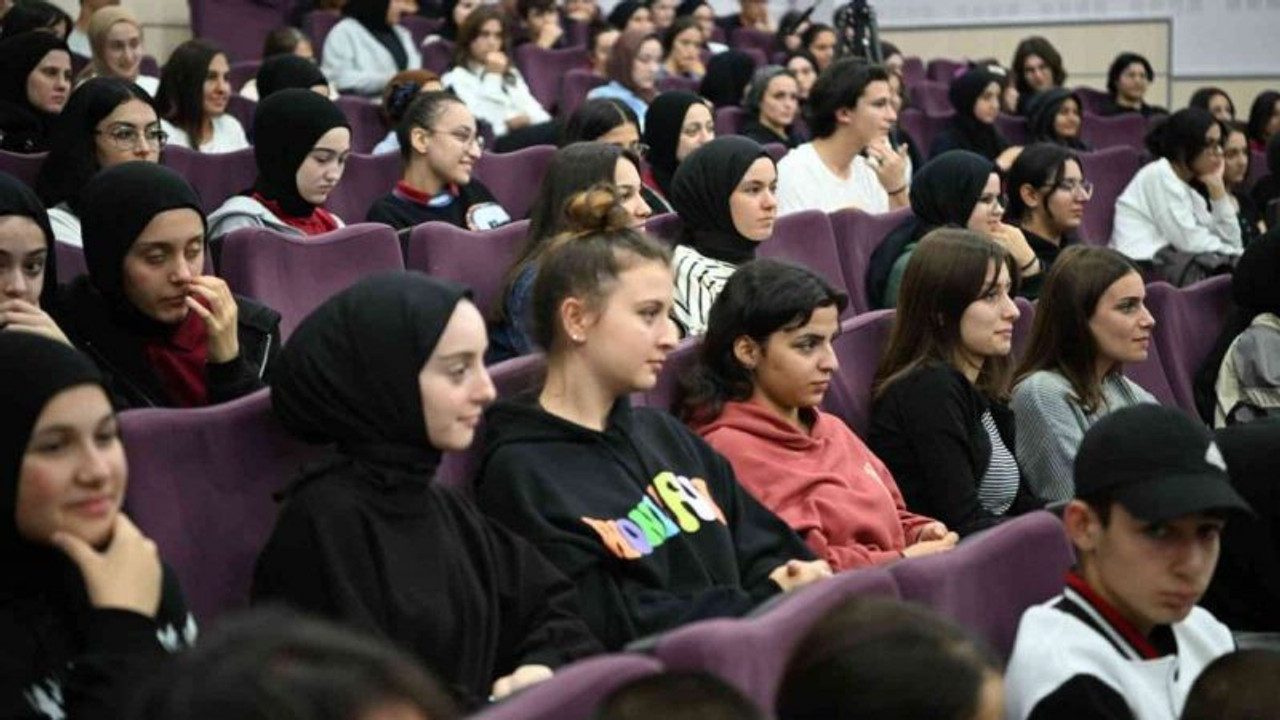 Gençler "Sınav Kazandıran Taktikler" söyleşisinde!