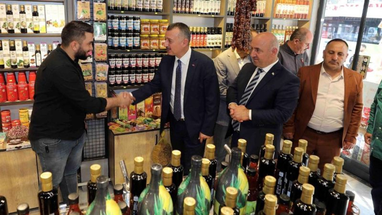 Büyükakın bakın hangi ilçenin esnaflarıyla buluştu!