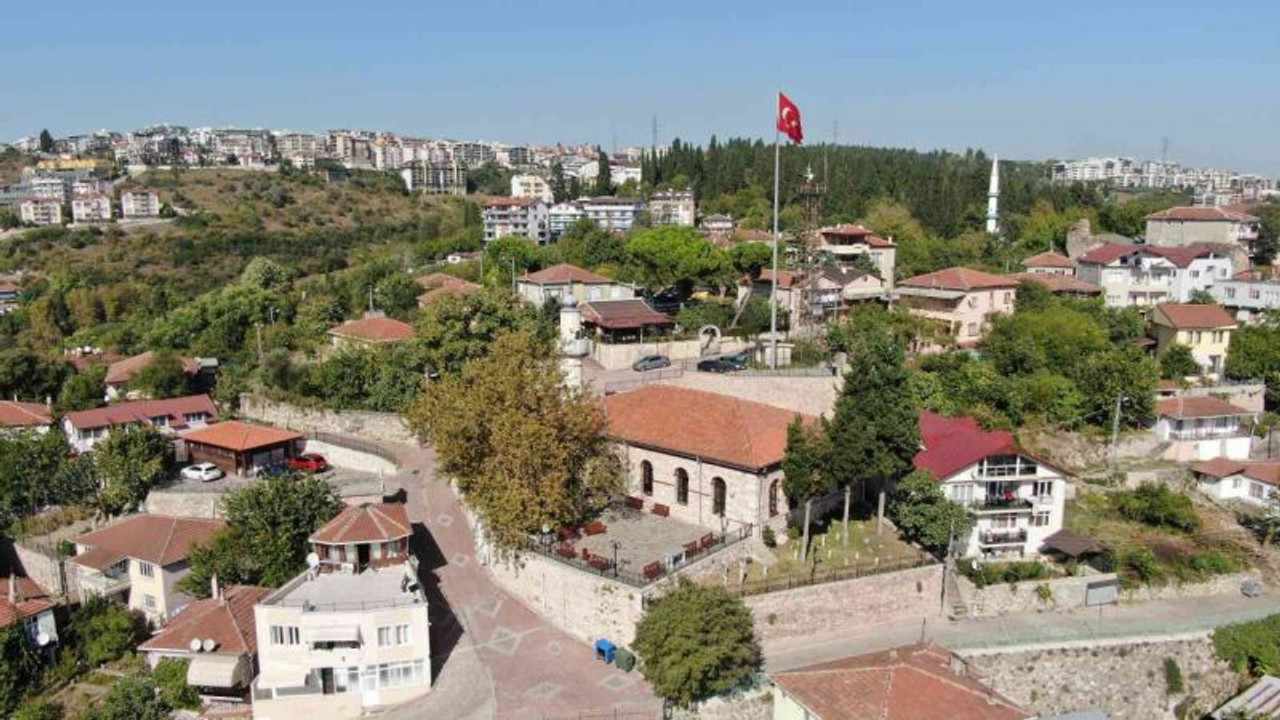 Kılıçla hutbe geleneği bu camide yaşatılıyor!