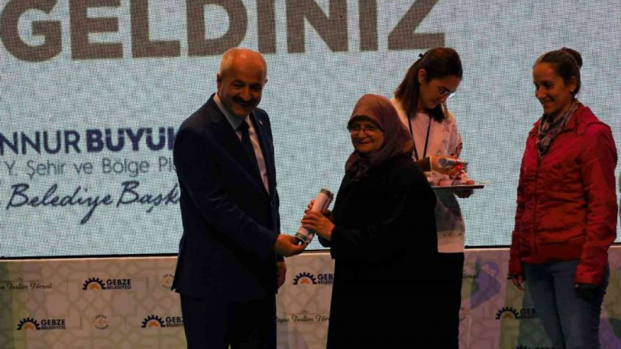 AKP Genel Başkanvekili Numan Kurtulmuş tapu teslim törenine katıldı