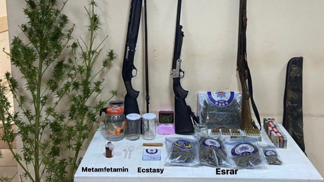 Polisten kaçan şahısların evinden bakın ne çıktı