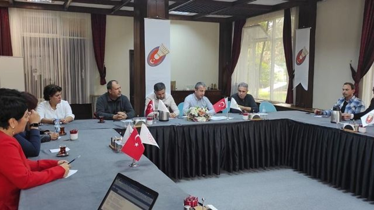 Badminton İl Temsilcisi Varol, Badminton İl Hakemlerini ağırladı