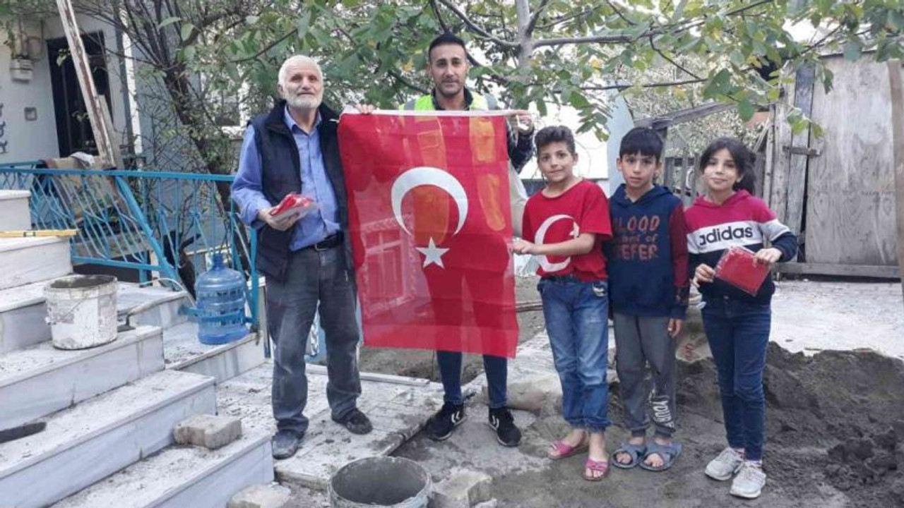 16 bin haneye Türk bayrağı armağanı!