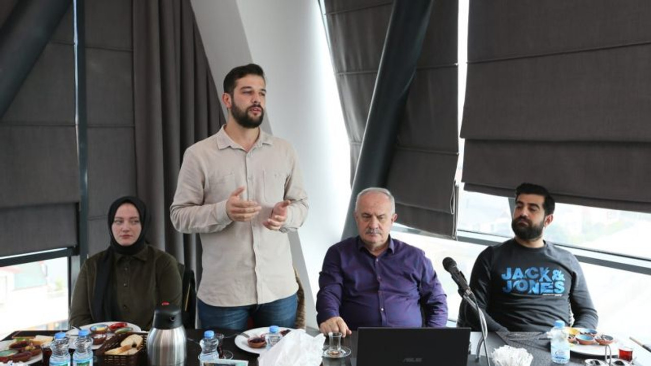 Başkan Aygun gençlerle bir arada