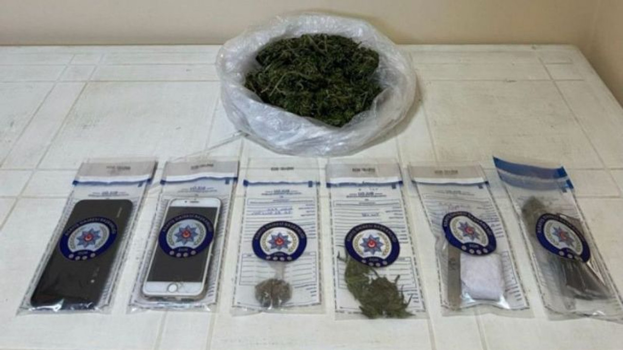 Şüpheli araç durduruldu: 180 gram esrar ele geçirildi