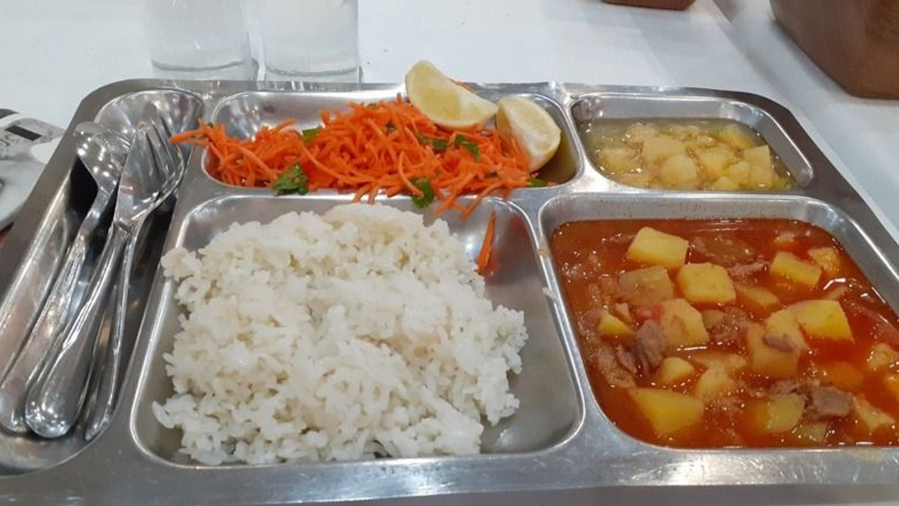 Öğrencilere öğle yemeği için ihale