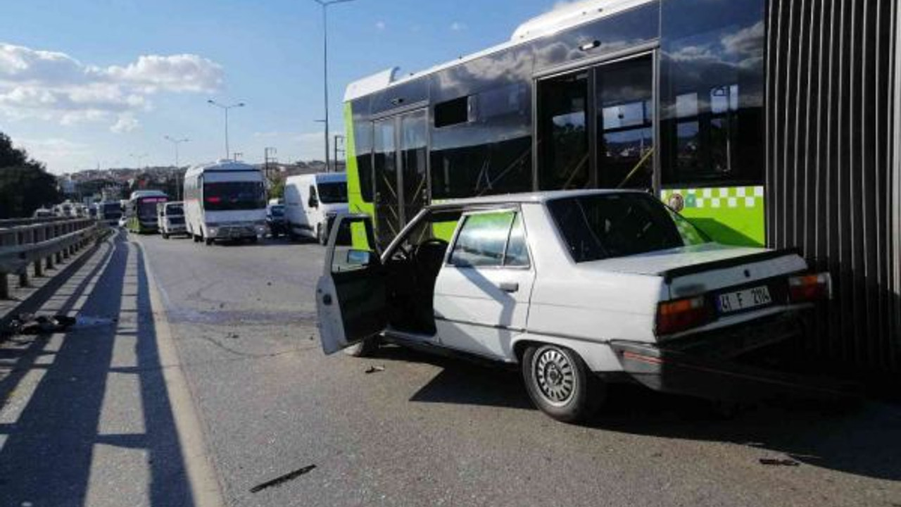 Otobüs ile otomobil çarpıştı