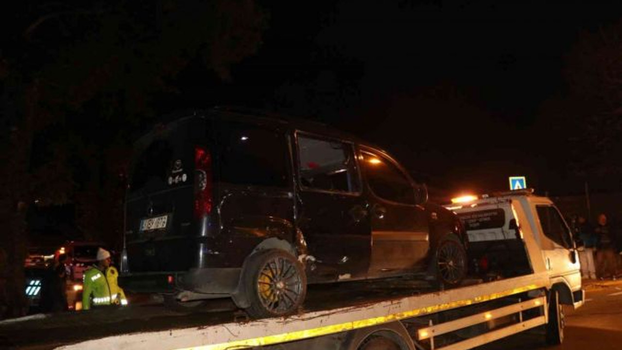 Kocaeli’de polis arabası ile hafif ticari araç çarpıştı: 2’si polis 5 yaralı