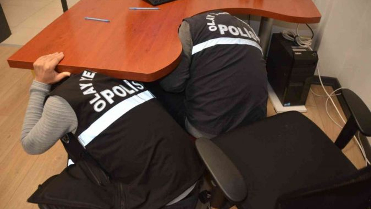 Deprem tatbikatına polisler de katıldı
