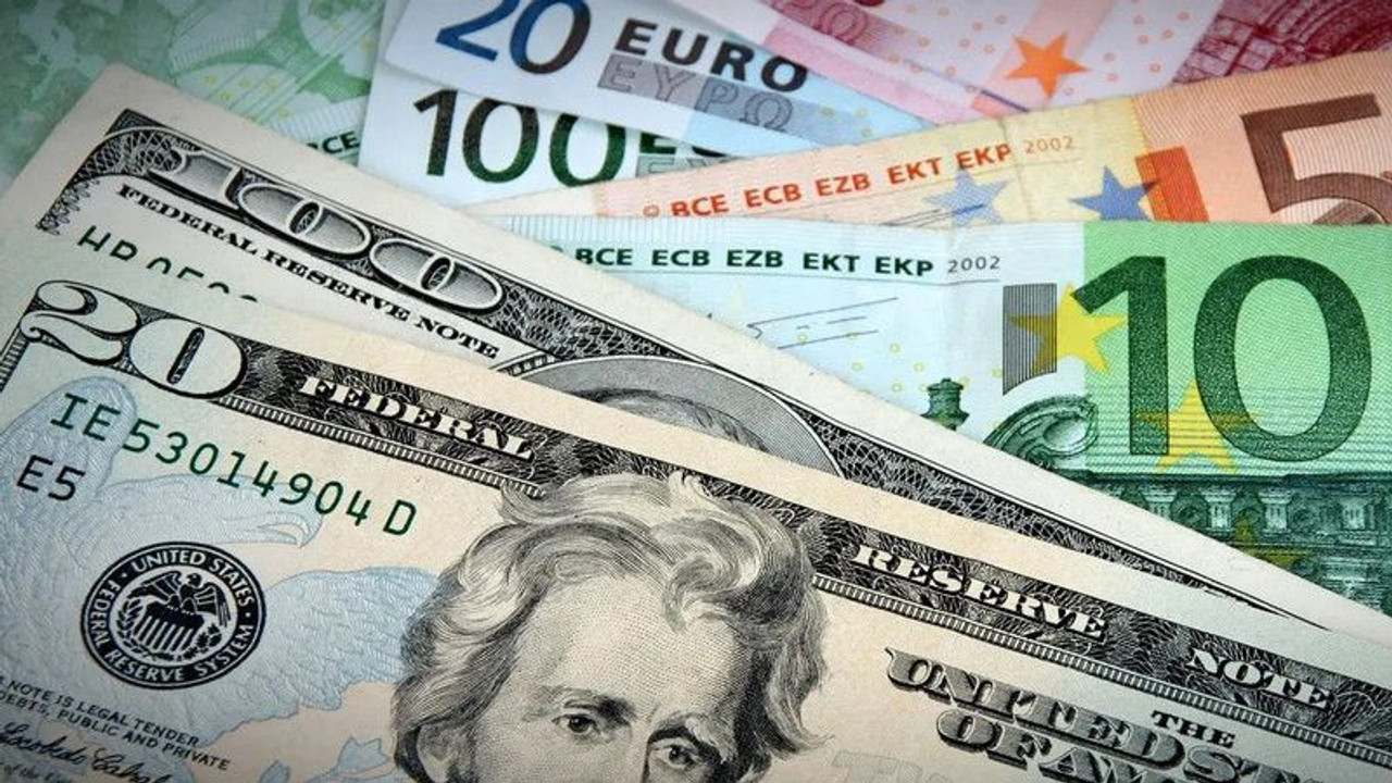 Dolar, Euro'yu yakalamak için depara kalktı
