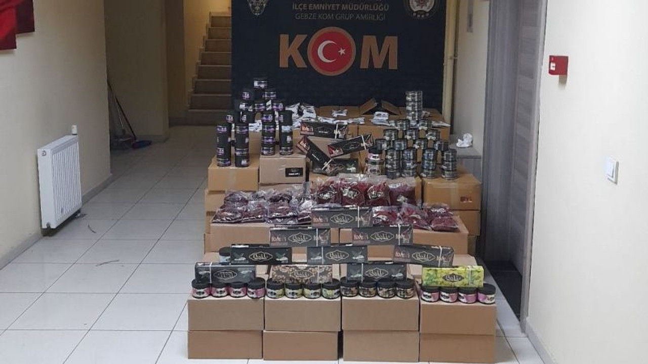 Minibüste, 2 tona yakın kaçak nargile tütünü ele geçirildi