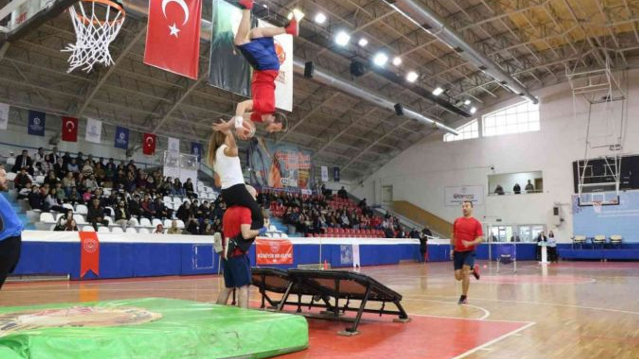 Gösterileriyle engelleri yok ettiler