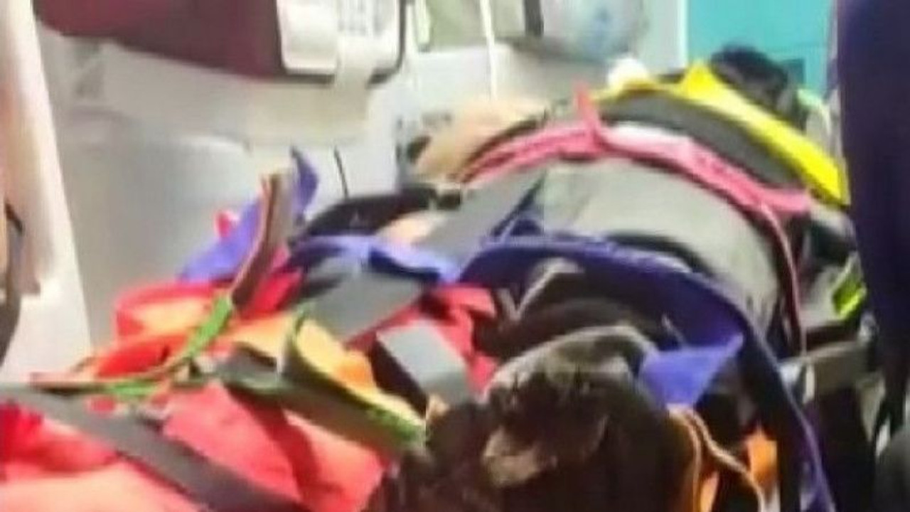 Çukura düşen motosiklet sürücüsünün ayağı kırıldı