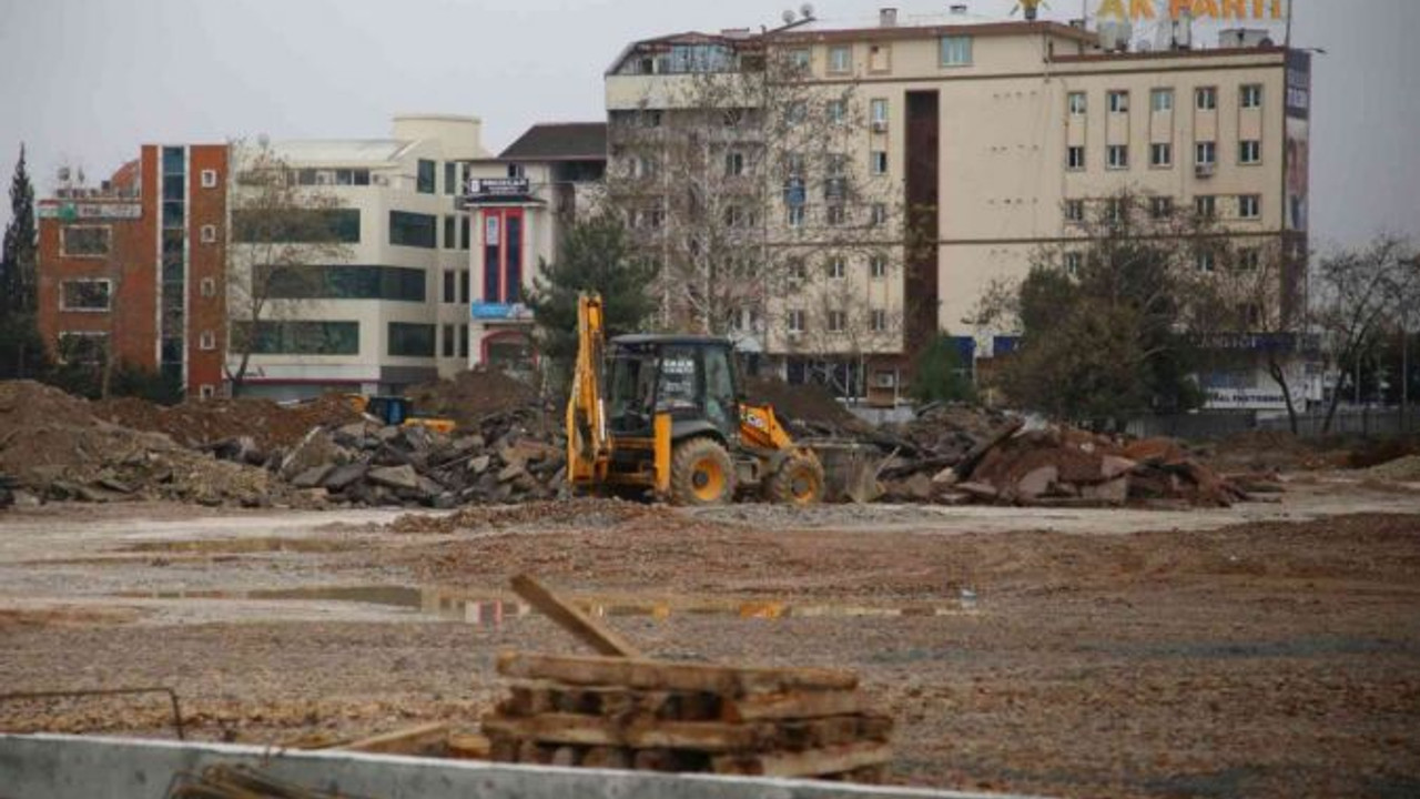 Milli İrade Meydanı’nda temel betonu döküldü