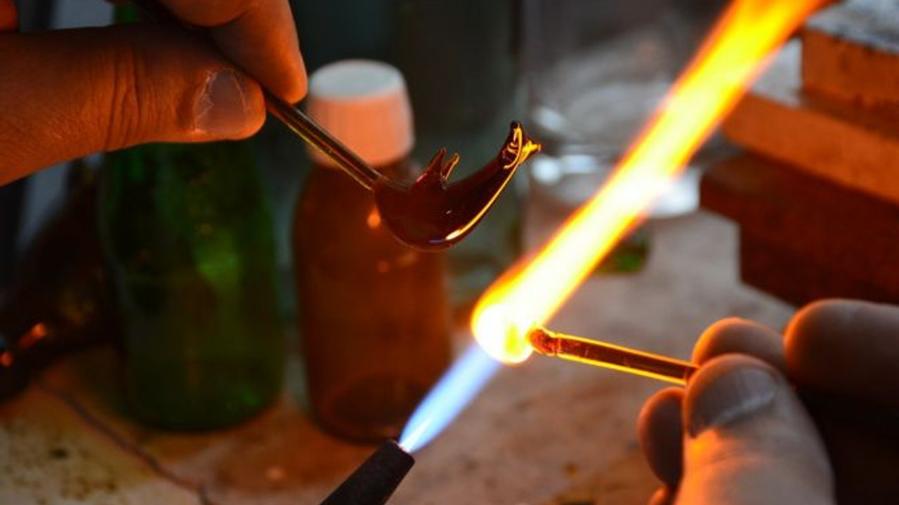 Yıllardır gözünü ateşten ayırmıyor