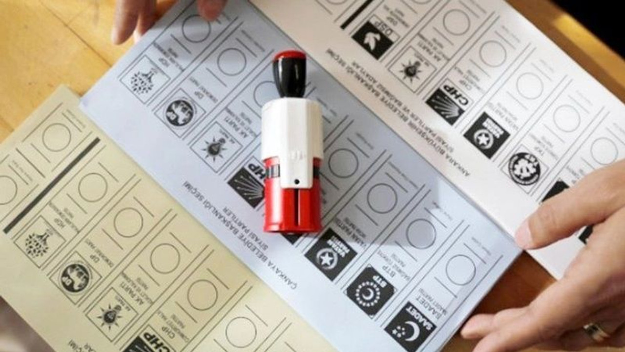 Anketler karşılaştırıldı: Partilerin oy oranı bir yılda nasıl değişti?