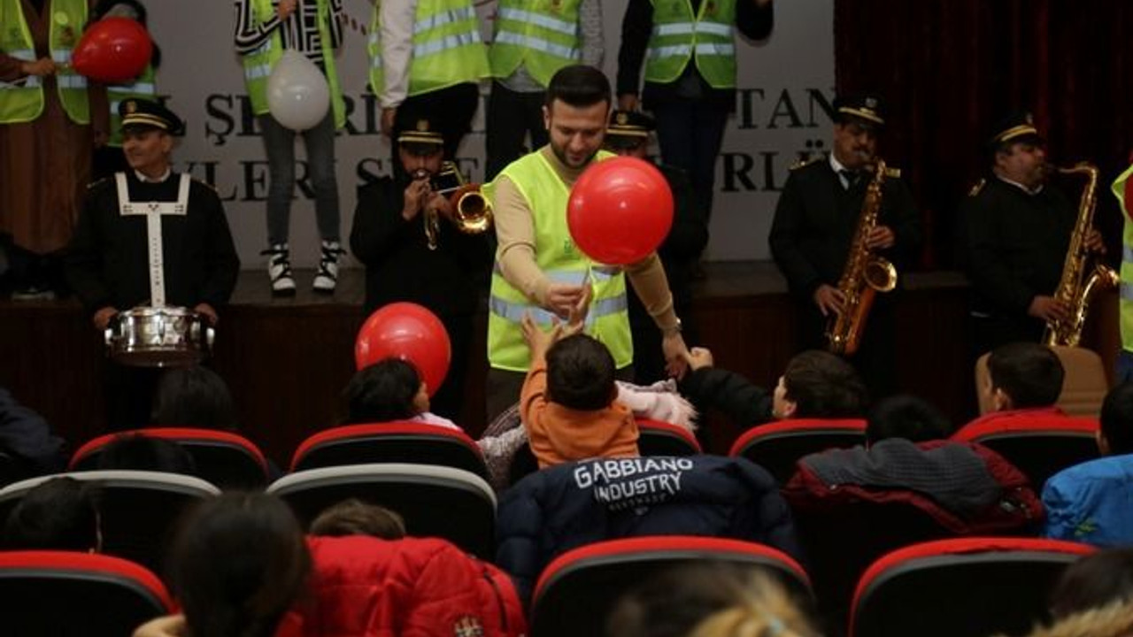 Kocaeli Gönüllülerinden Sevgi Evindeki çocuklara sürpriz