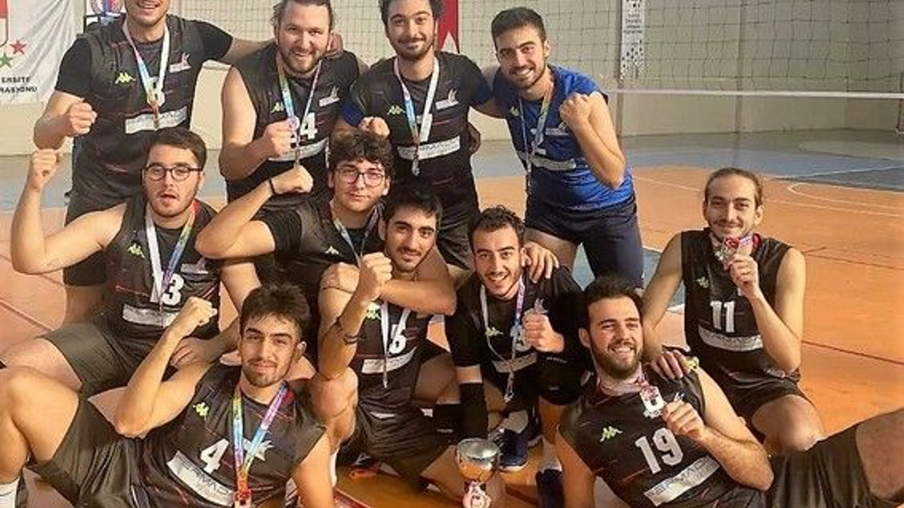 GTÜ Voleybol Takımı'ndan büyük başarı!