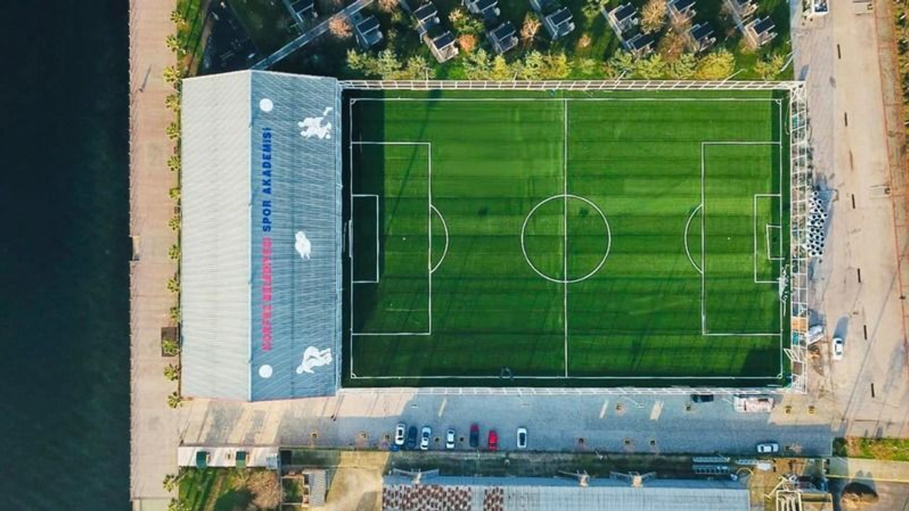 O futbol sahası yenilendi