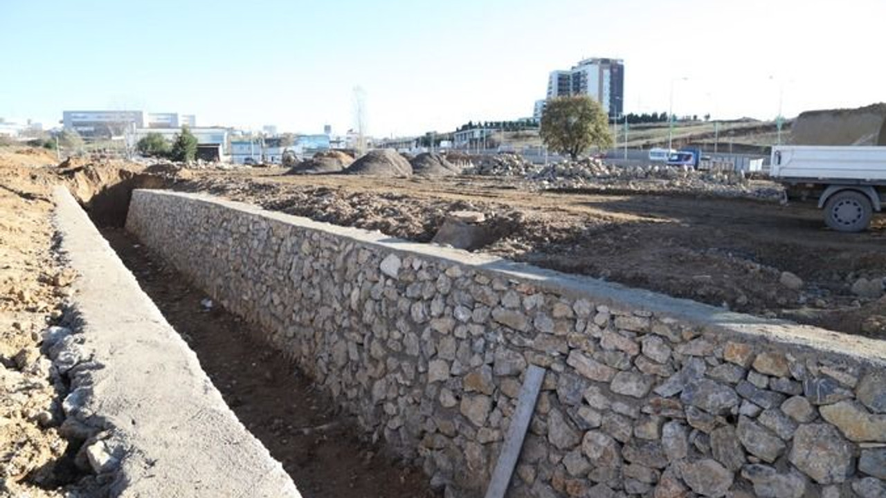 ÇAYIROVA ŞEKERPINAR ÇORÇOR DERESİ ISLAH EDİLİYOR