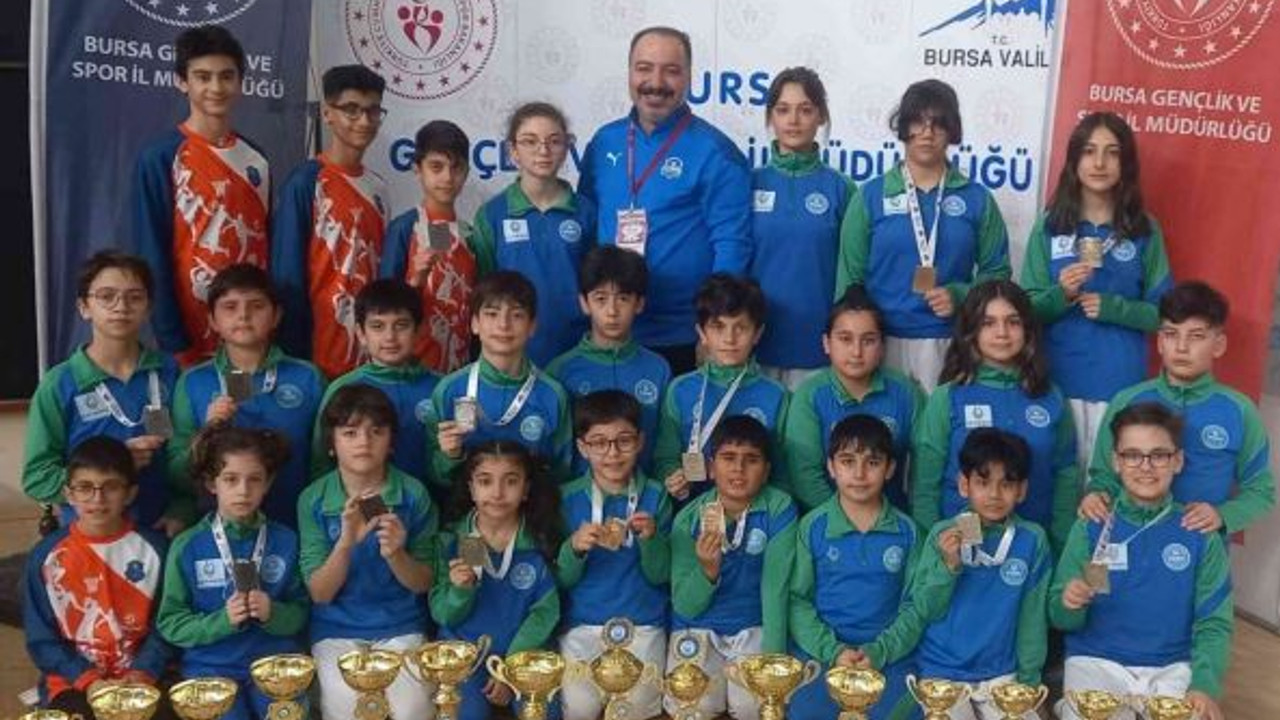 Çayırovalı karateciler Bursa’dan madalyalarla döndü