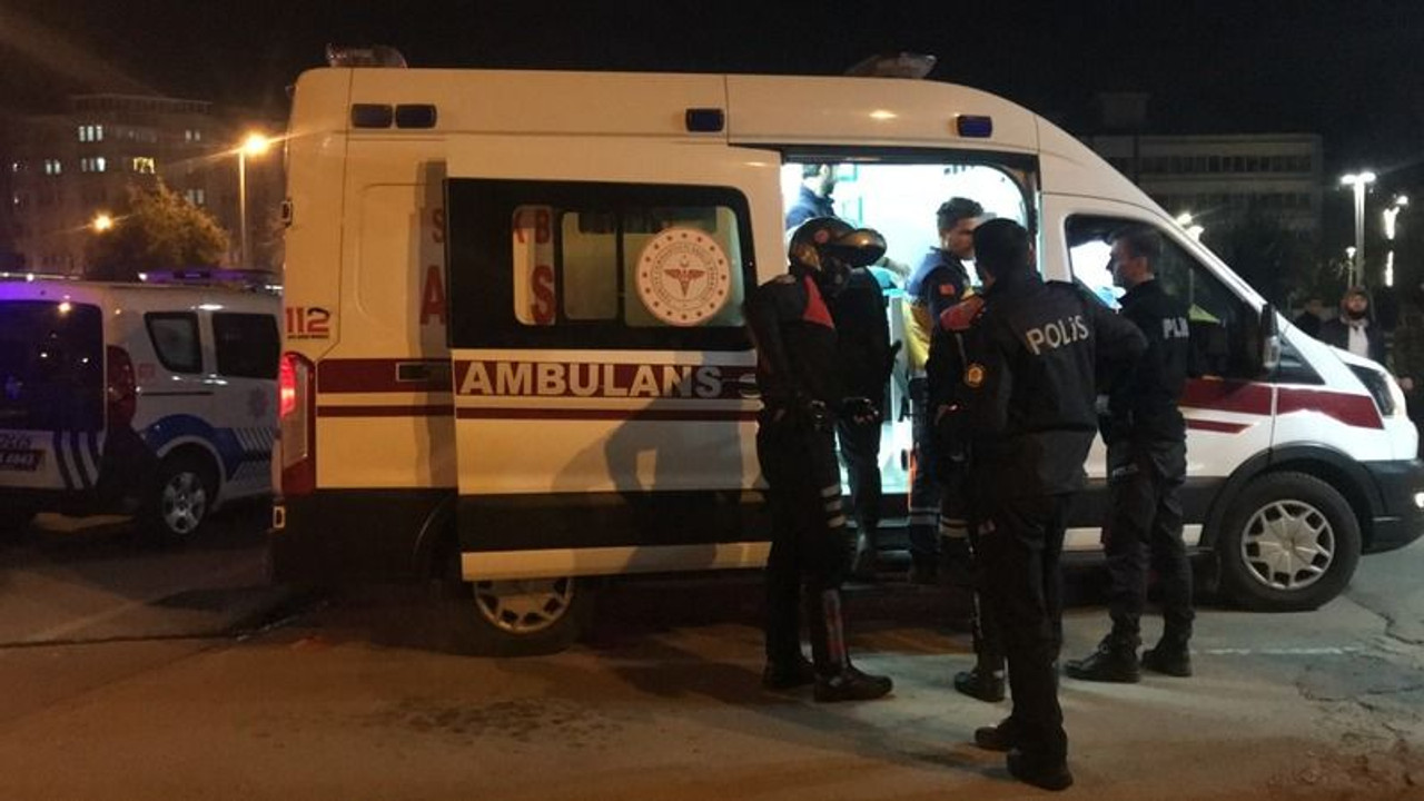 Taksi durağı önünde bıçaklı saldırı!