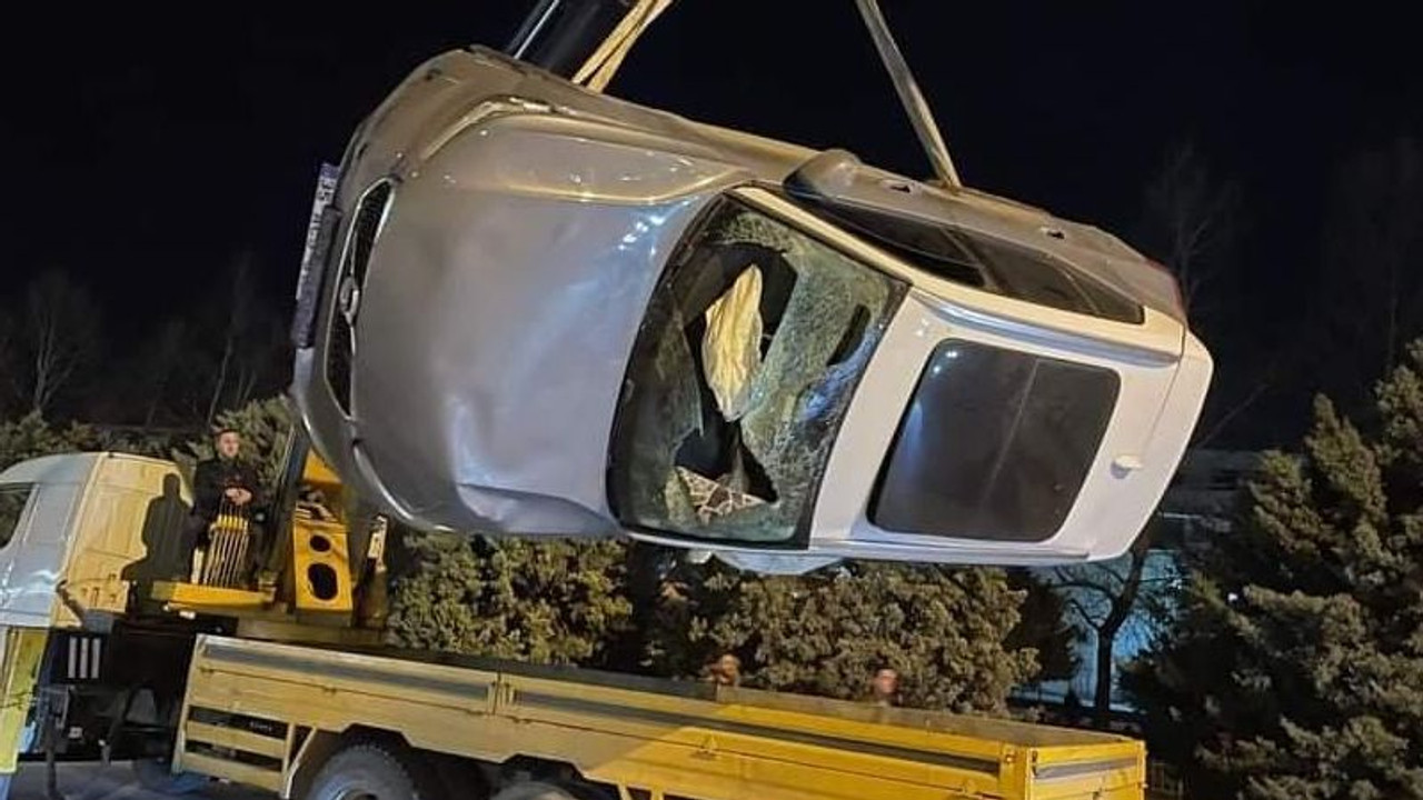 Dereye uçan lüks aracın sürücüsü yaralandı