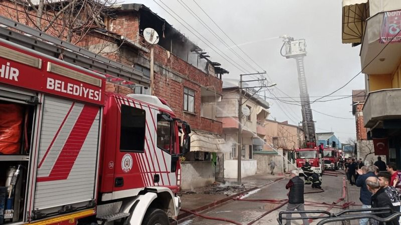 3 katlı binada korkutan yangın