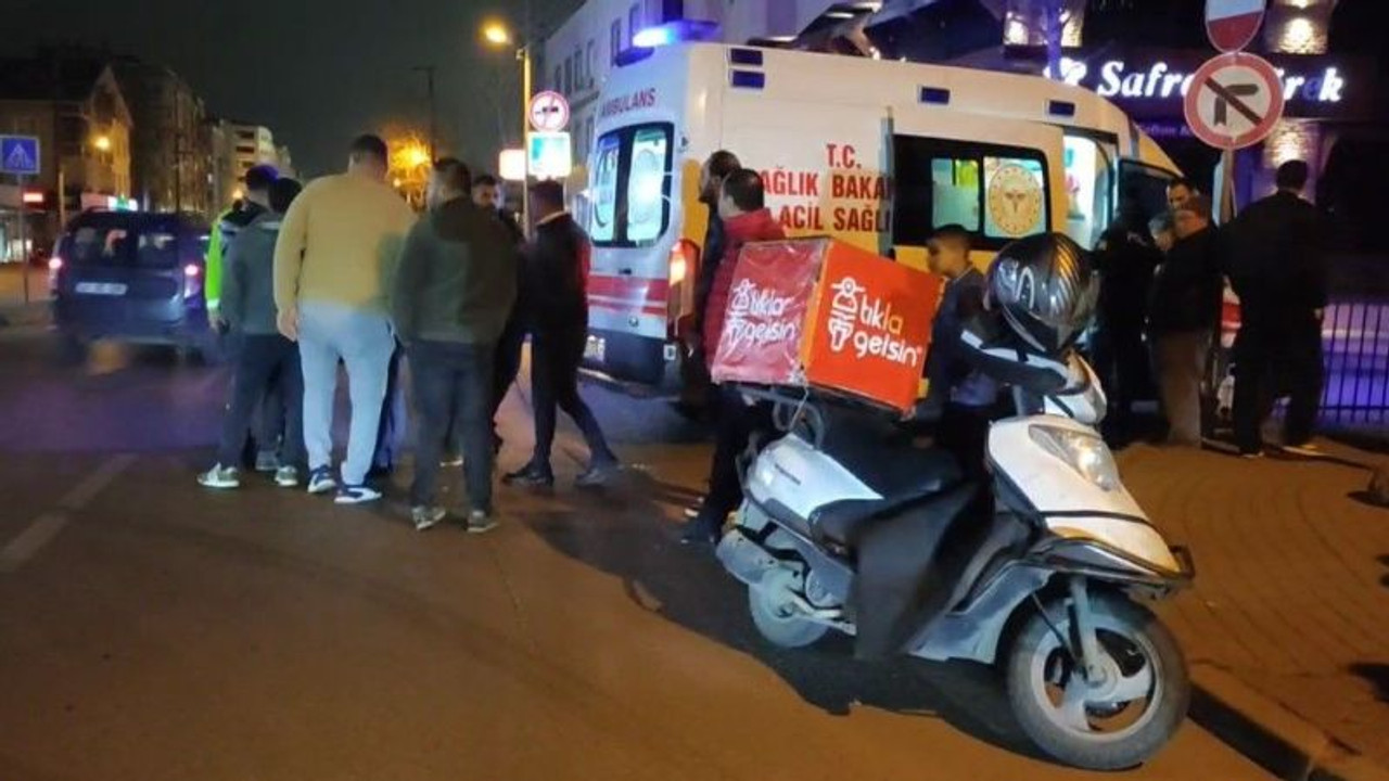 Çarpmanın şiddeti ile yola savrulan sürücü yaralandı