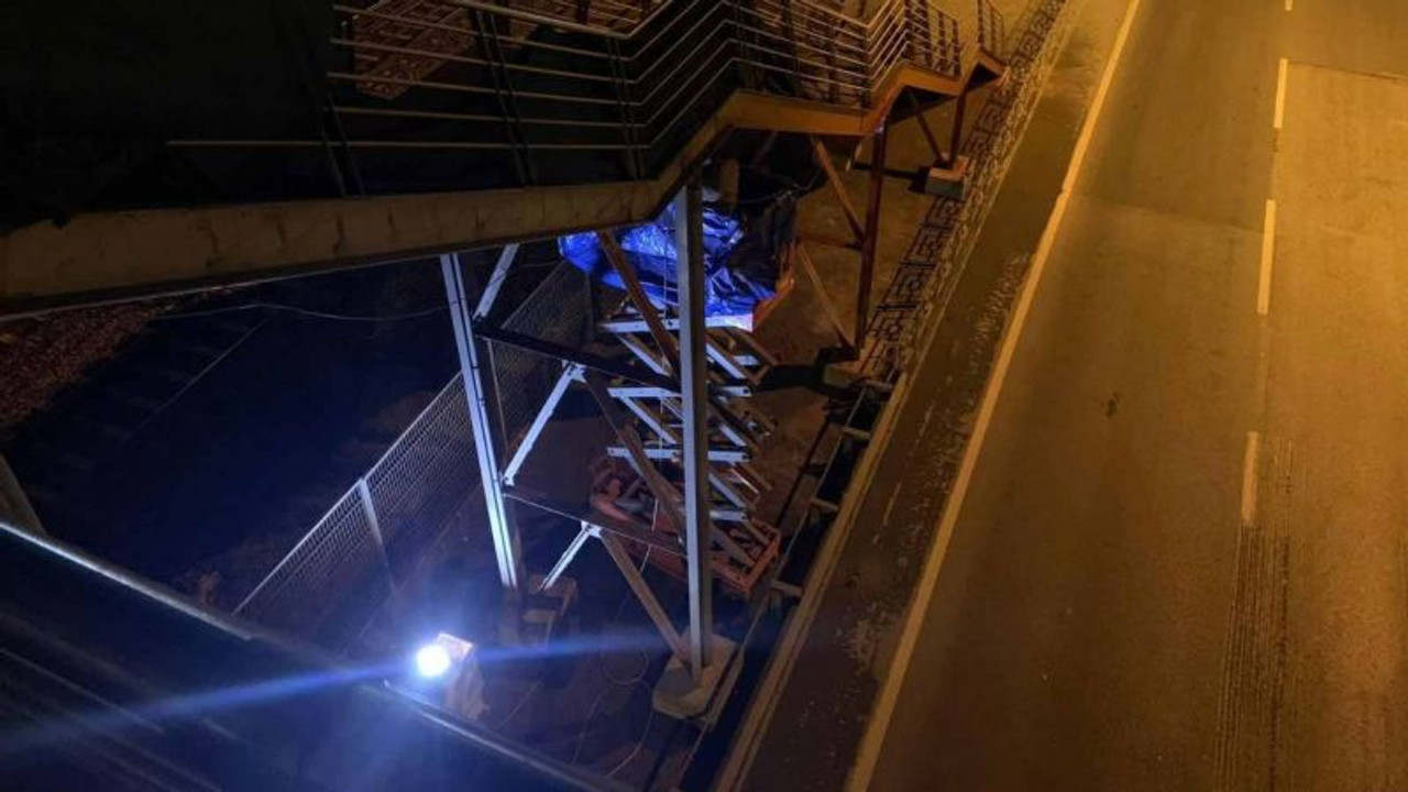 İki köprüde kumlama ve boyama çalışmaları